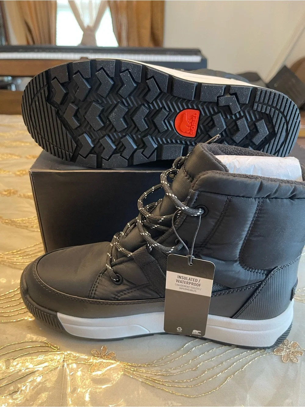 NWB Sorel women’s Whitney lll mid waterproof boots black size 8.5